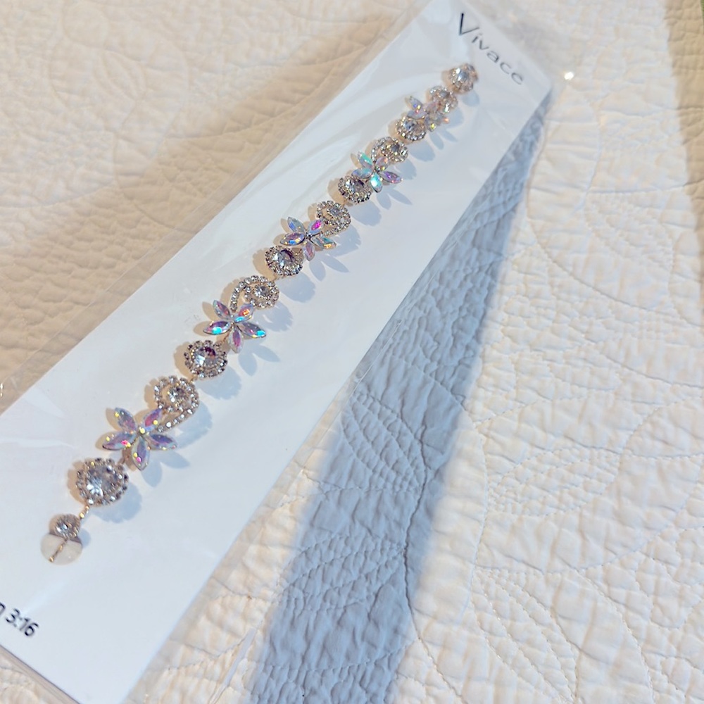 NWT Iridescent Hair Accessory